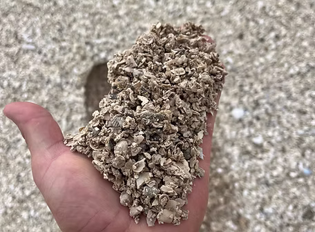 Turkey grit crushed limestone and shell mix quarter inch aggregate for driveways and paths Florida